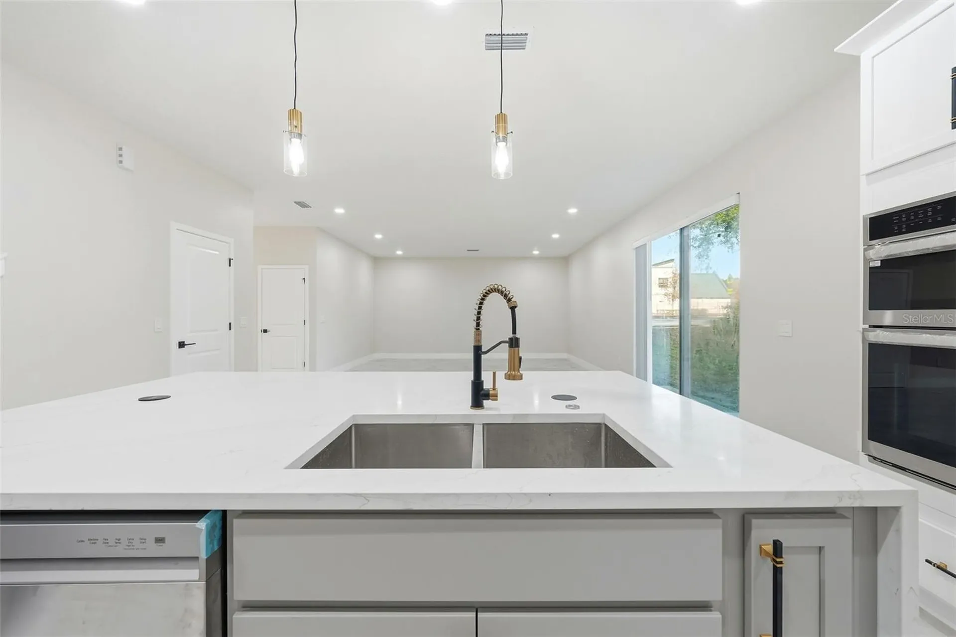 5663 W Central Avenue Orlando FL 32811
