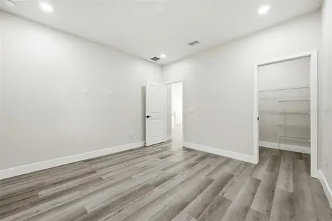 5663 W Central Avenue Orlando FL 32811