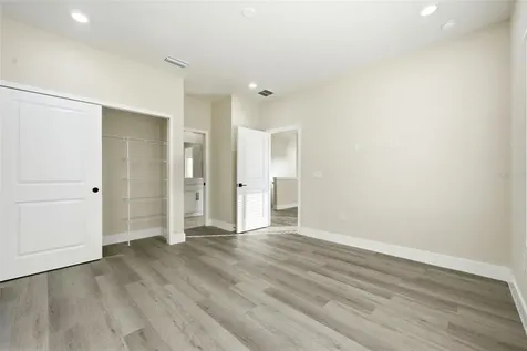5663 W Central Avenue Orlando FL 32811