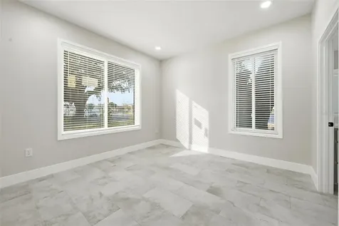 5663 W Central Avenue Orlando FL 32811