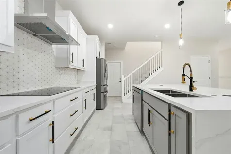 5663 W Central Avenue Orlando FL 32811