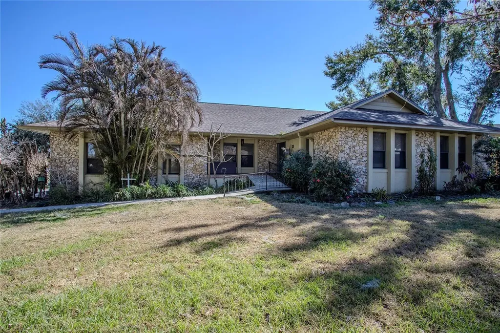 13 Hermosa Drive Eustis FL 32726