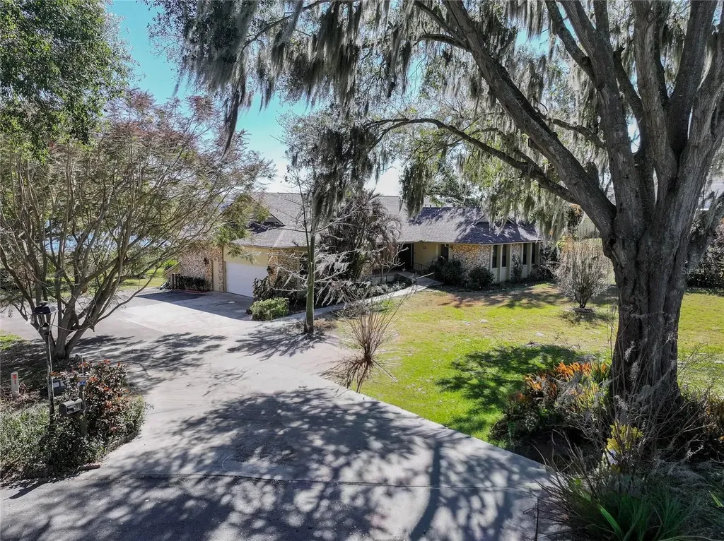 13 Hermosa Drive Eustis FL 32726
