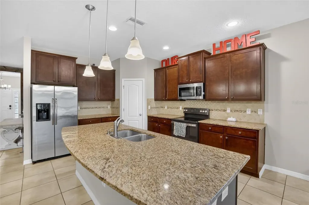 2819 Holly Bluff Court Plant City FL 33566