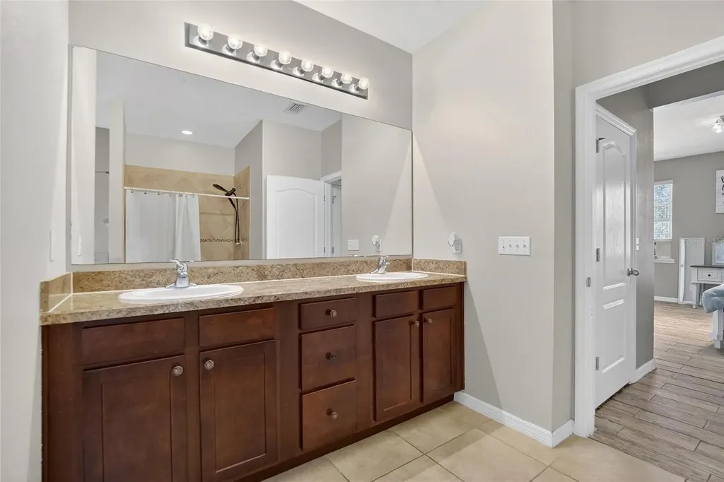 2819 Holly Bluff Court Plant City FL 33566