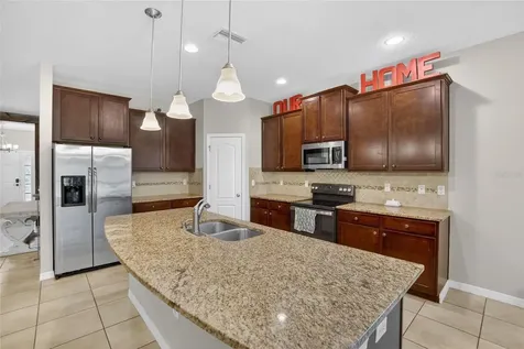 2819 Holly Bluff Court Plant City FL 33566