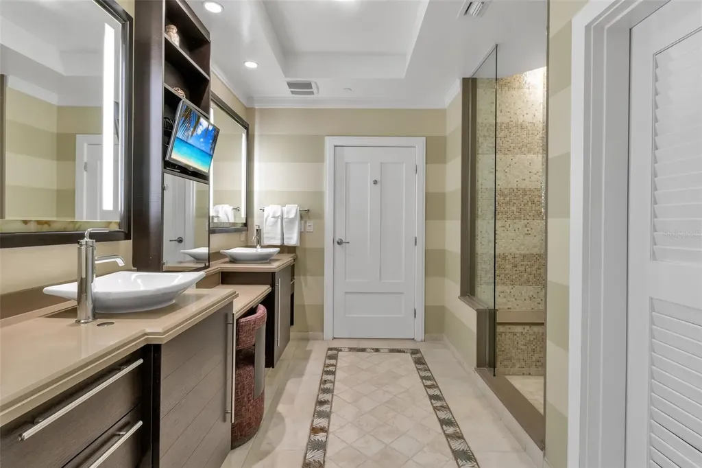 915 Seaside Drive Sarasota FL 34242