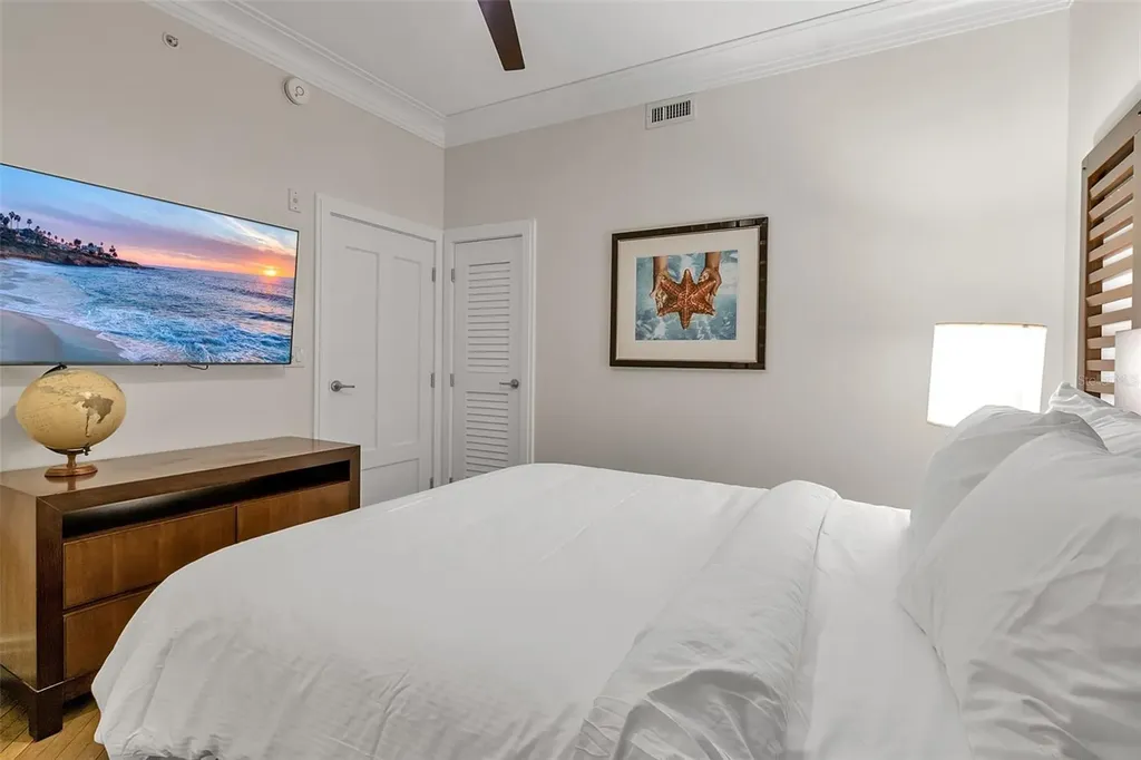 915 Seaside Drive Sarasota FL 34242
