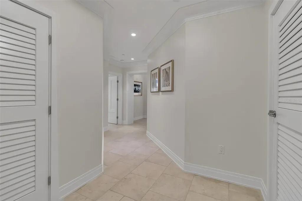 915 Seaside Drive Sarasota FL 34242