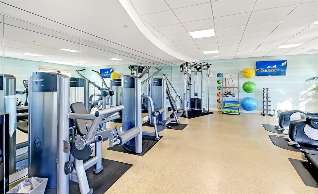 915 Seaside Drive Sarasota FL 34242
