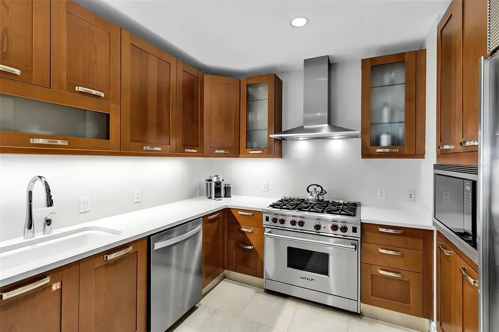 915 Seaside Drive Sarasota FL 34242