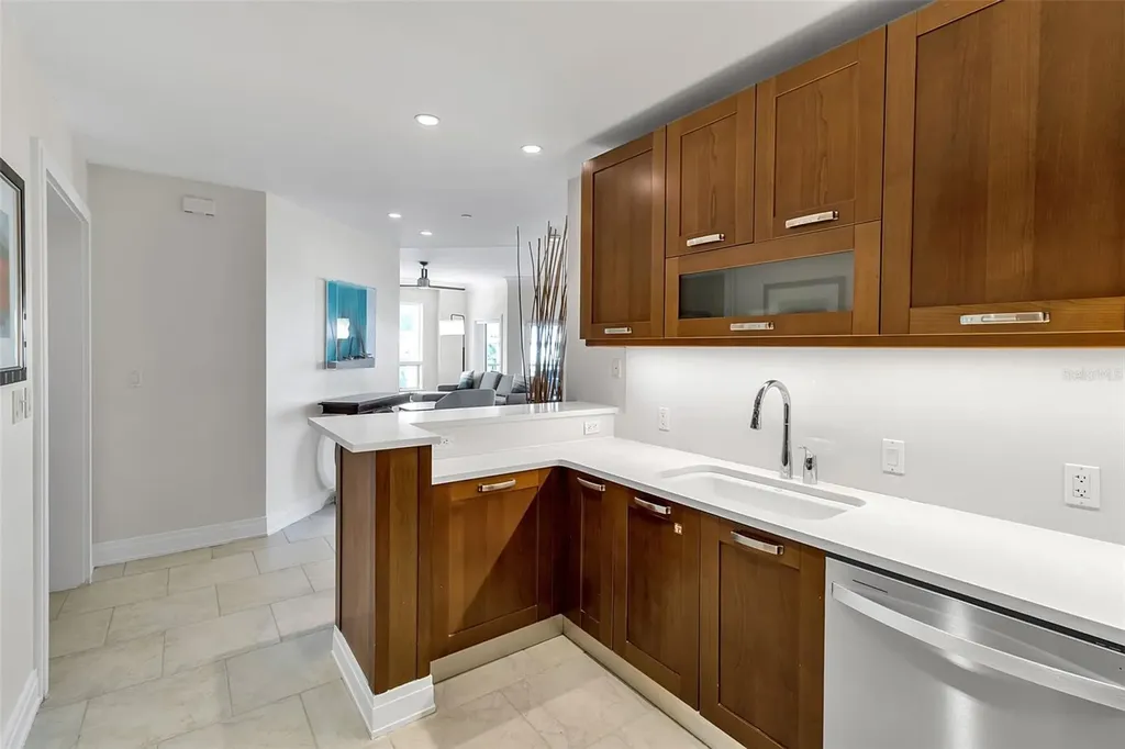 915 Seaside Drive Sarasota FL 34242