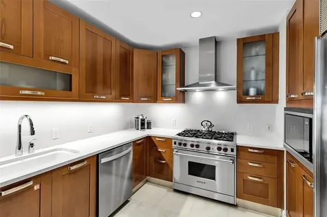 915 Seaside Drive Sarasota FL 34242