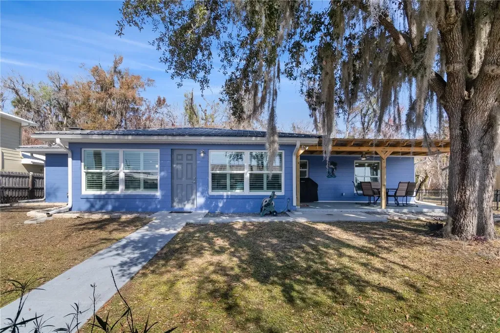 1621 Spring Garden Drive Astor FL 32102