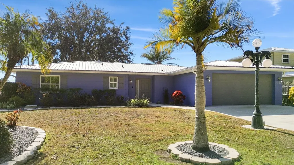 1621 Spring Garden Drive Astor FL 32102