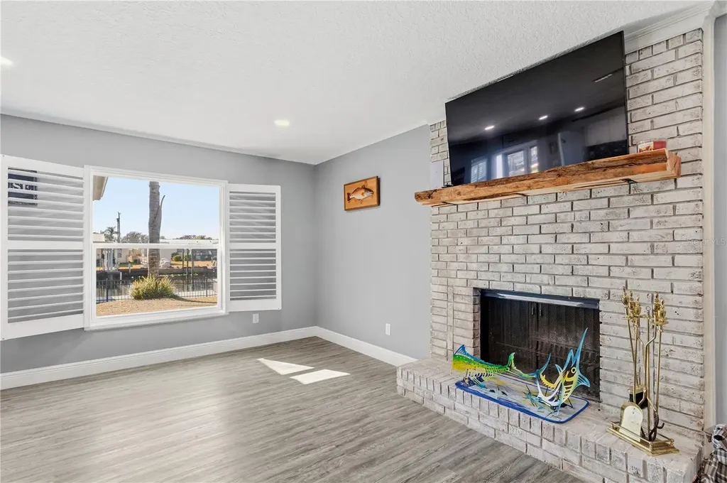 1621 Spring Garden Drive Astor FL 32102
