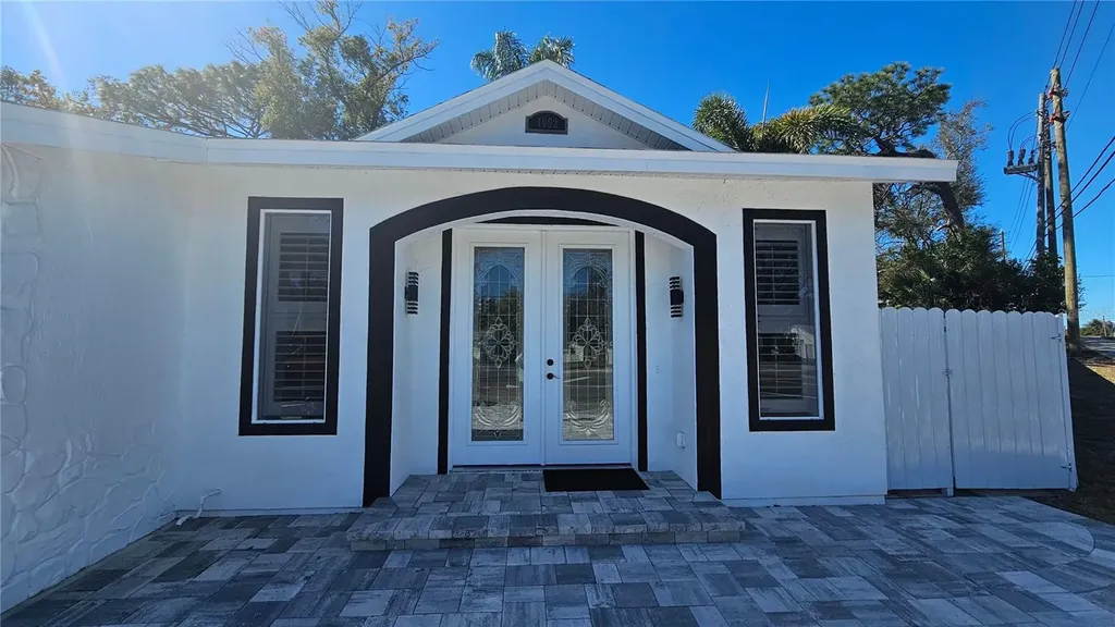 1092 N Florida Avenue Tarpon Springs FL 34689