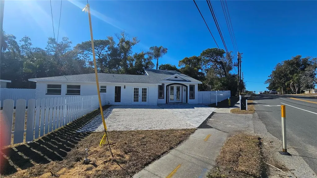 1092 N Florida Avenue Tarpon Springs FL 34689