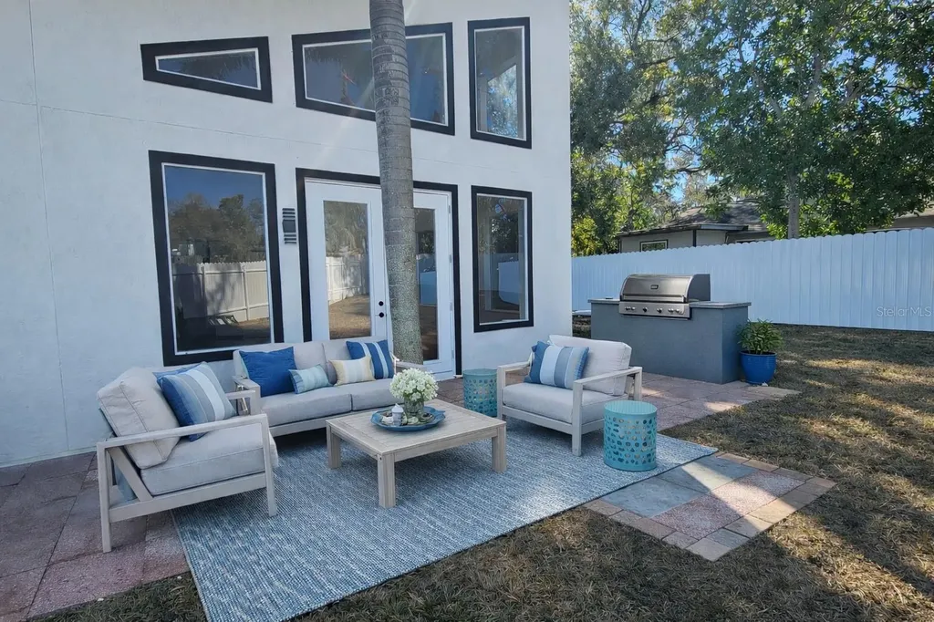 1092 N Florida Avenue Tarpon Springs FL 34689