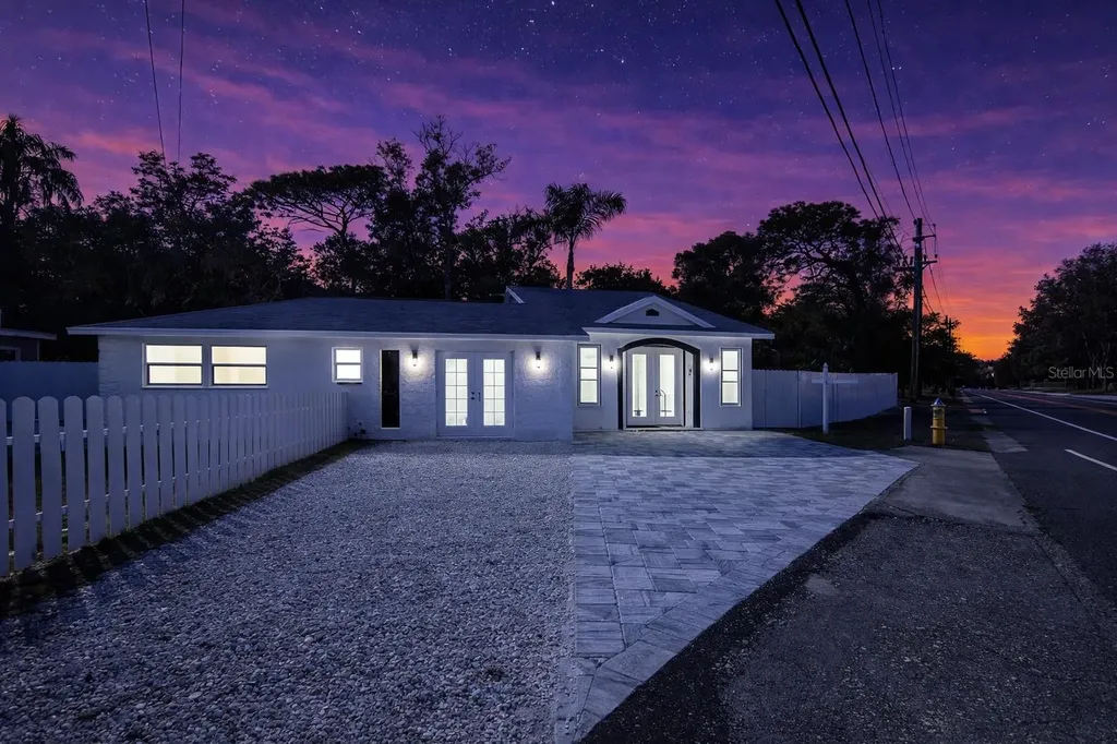 1092 N Florida Avenue Tarpon Springs FL 34689