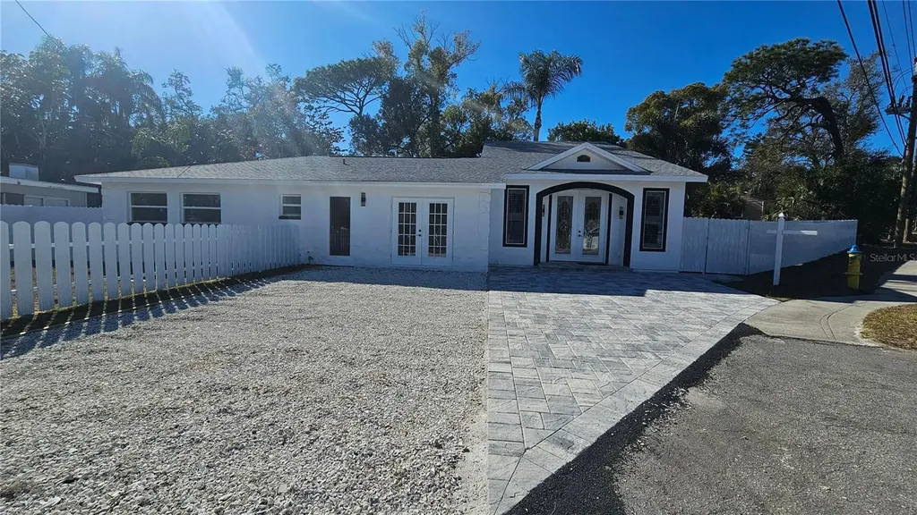 1092 N Florida Avenue Tarpon Springs FL 34689
