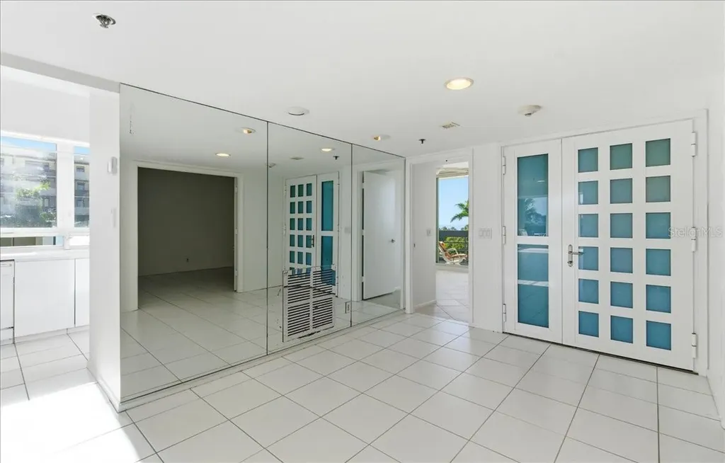 1065 Gulf Of Mexico Drive Longboat Key FL 34228