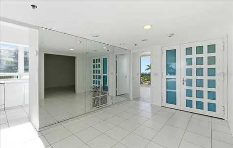 1065 Gulf Of Mexico Drive Longboat Key FL 34228