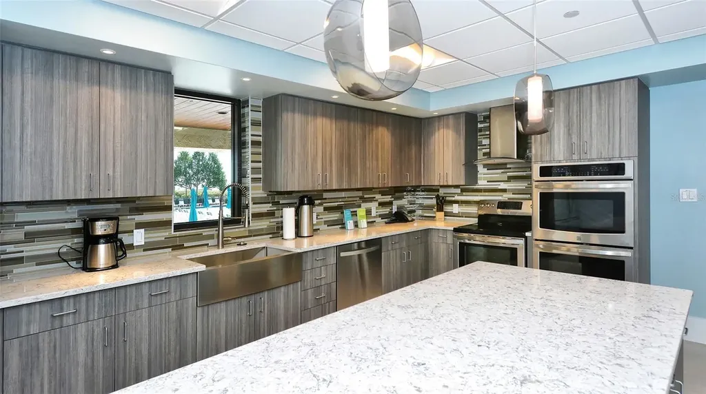 2055 Gulf Of Mexico Drive Longboat Key FL 34228