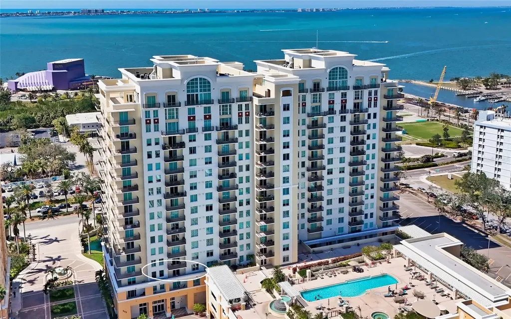 800 N Tamiami Trail Sarasota FL 34236