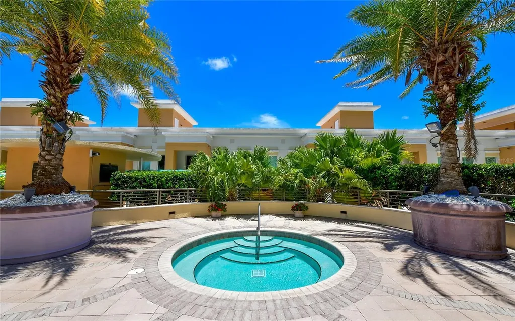 800 N Tamiami Trail Sarasota FL 34236