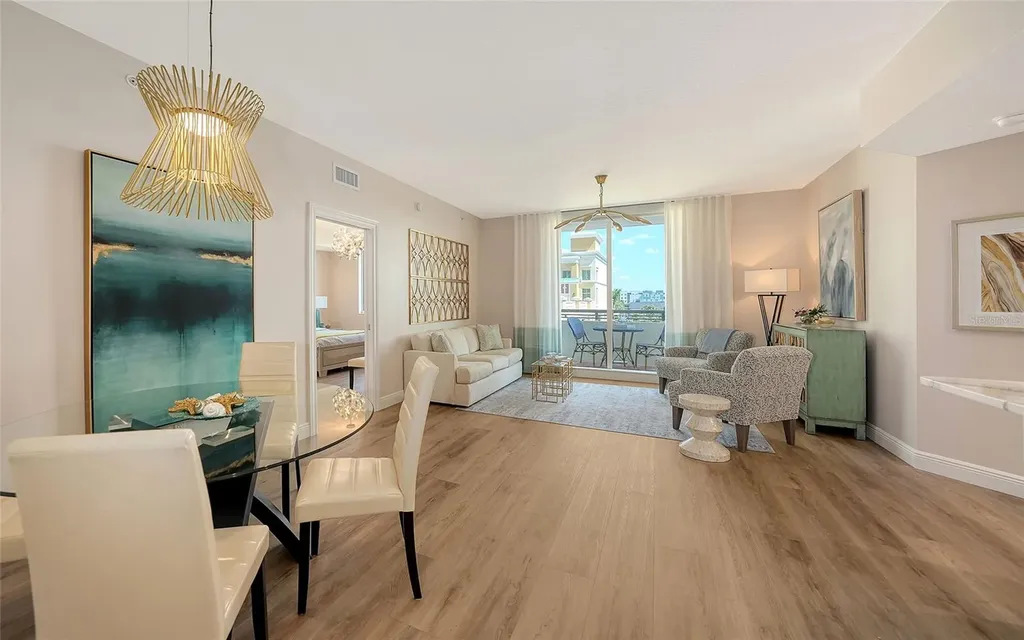 800 N Tamiami Trail Sarasota FL 34236