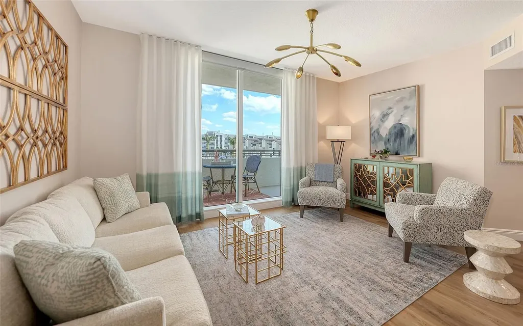 800 N Tamiami Trail Sarasota FL 34236