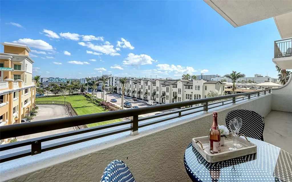 800 N Tamiami Trail Sarasota FL 34236