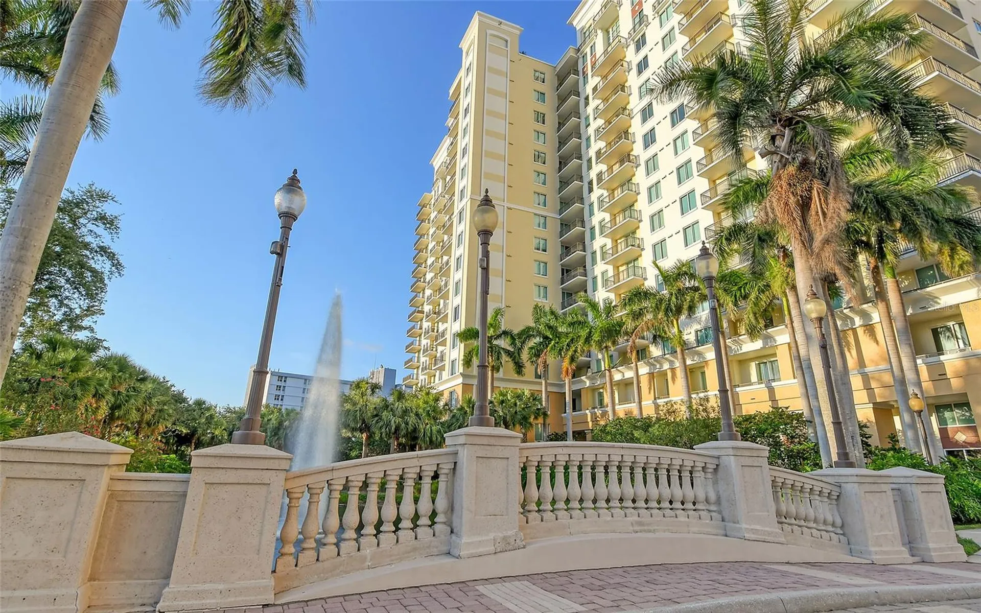 800 N Tamiami Trail Sarasota FL 34236
