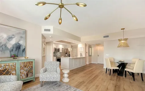 800 N Tamiami Trail Sarasota FL 34236