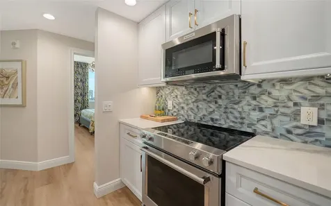 800 N Tamiami Trail Sarasota FL 34236