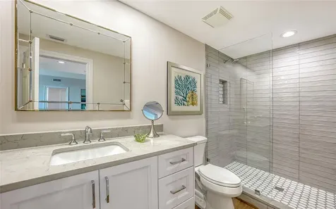 800 N Tamiami Trail Sarasota FL 34236