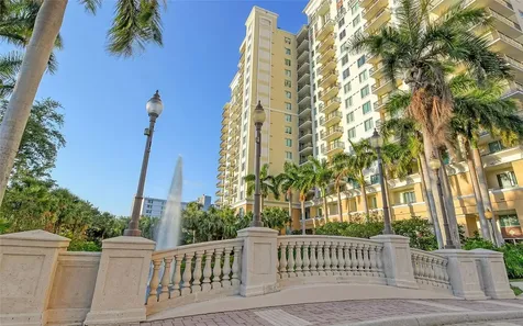 800 N Tamiami Trail Sarasota FL 34236