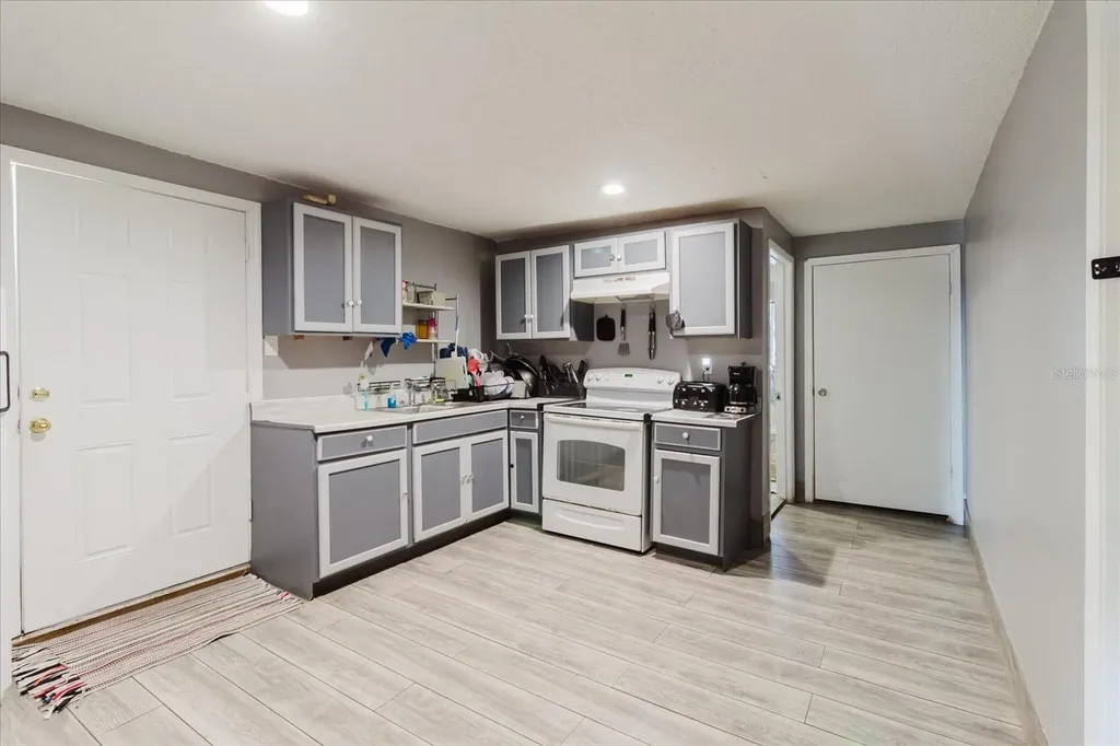 2006 Stuart Street Tampa FL 33605