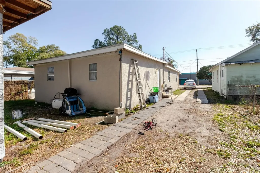 2006 Stuart Street Tampa FL 33605