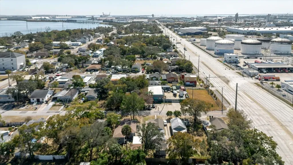 2006 Stuart Street Tampa FL 33605