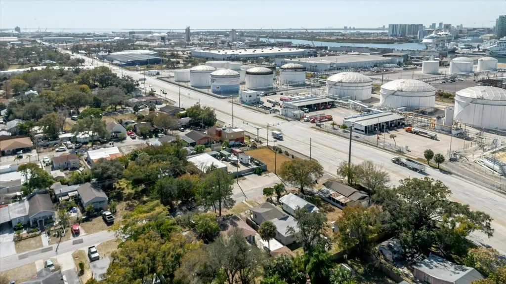 2006 Stuart Street Tampa FL 33605