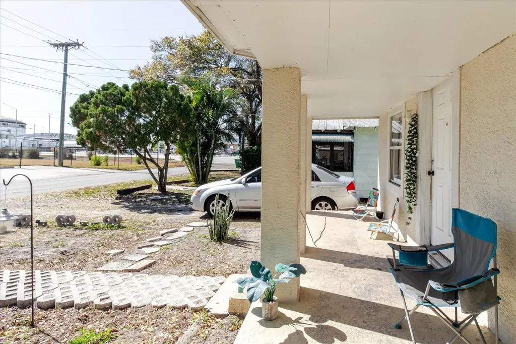 2006 Stuart Street Tampa FL 33605