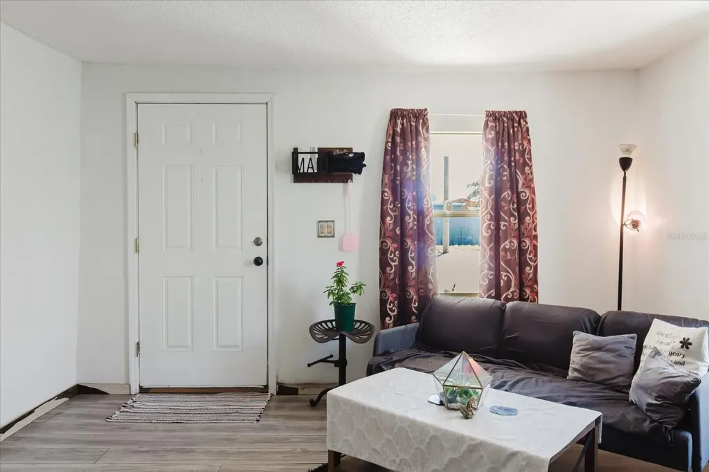 2006 Stuart Street Tampa FL 33605