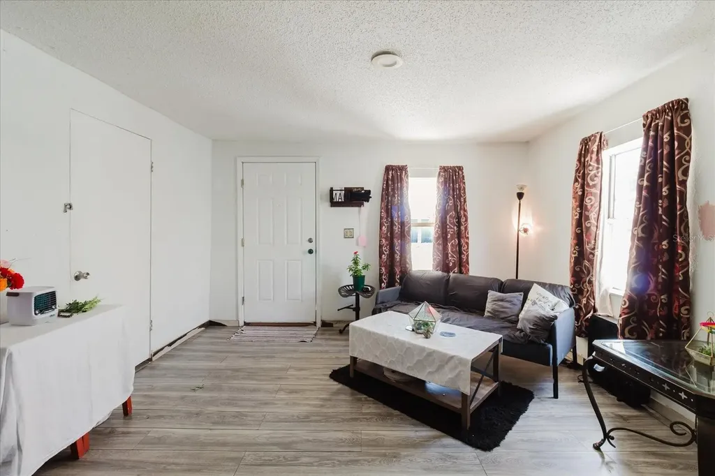 2006 Stuart Street Tampa FL 33605
