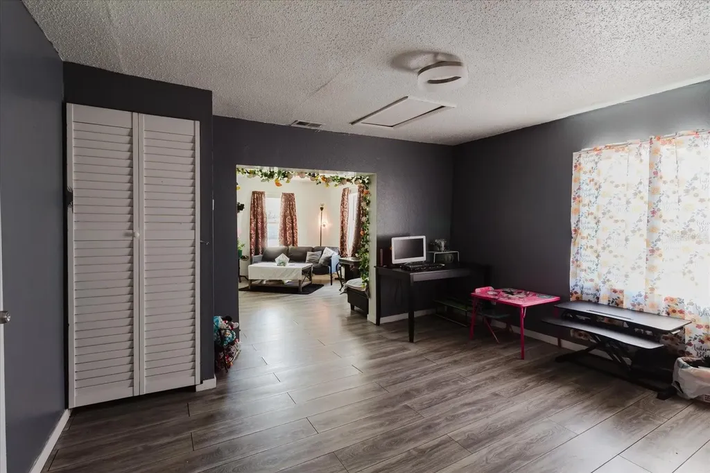 2006 Stuart Street Tampa FL 33605