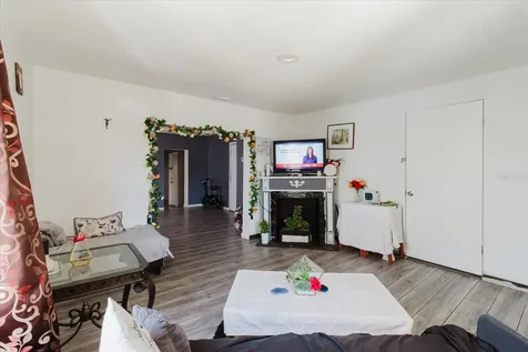 2006 Stuart Street Tampa FL 33605