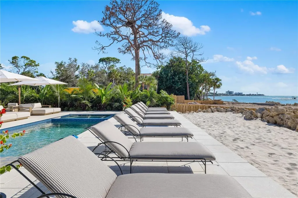 4046 Higel Avenue Sarasota FL 34242