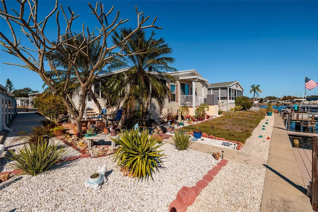 134 Americana Court NE St Petersburg FL 33702