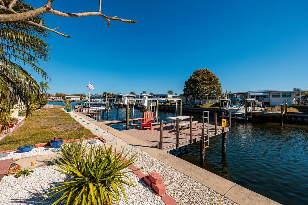134 Americana Court NE St Petersburg FL 33702